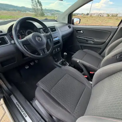 VOLKSWAGEN-FOX-2012