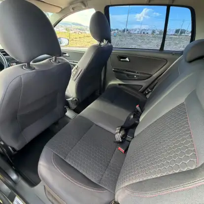 VOLKSWAGEN-FOX-2012
