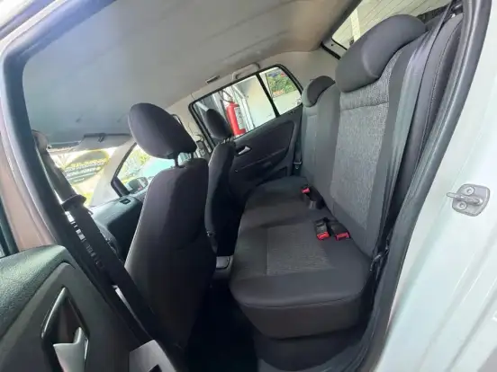 VOLKSWAGEN-FOX-2014