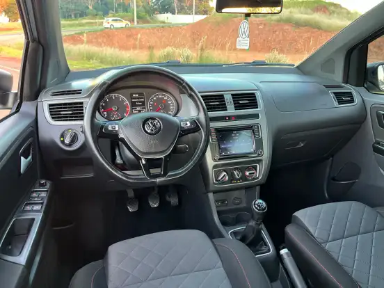 VOLKSWAGEN-FOX-2017