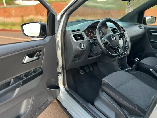 VOLKSWAGEN-FOX-2017