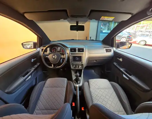 VOLKSWAGEN-FOX-2020