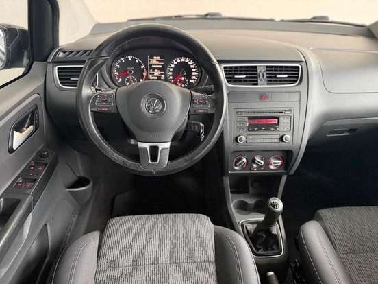 VOLKSWAGEN-FOX-2012