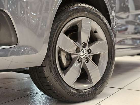 VOLKSWAGEN-FOX-2021