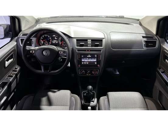 VOLKSWAGEN-FOX-2020
