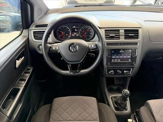 VOLKSWAGEN-FOX-2018