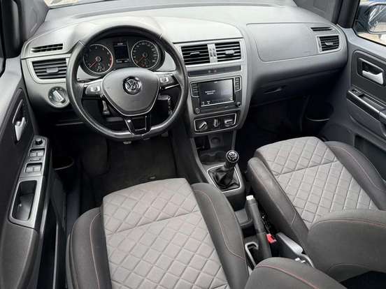 VOLKSWAGEN-FOX-2018