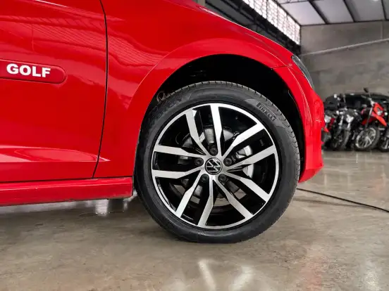 VOLKSWAGEN-GOLF-2013