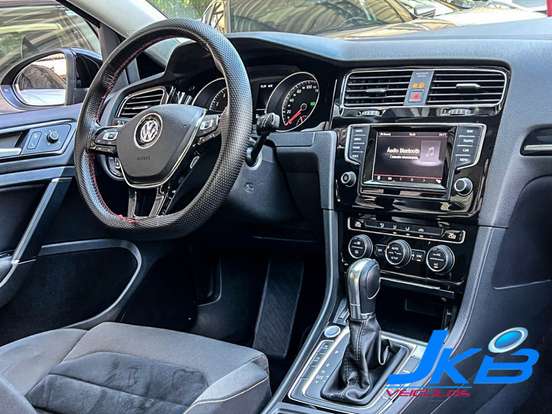 VOLKSWAGEN-GOLF-2013