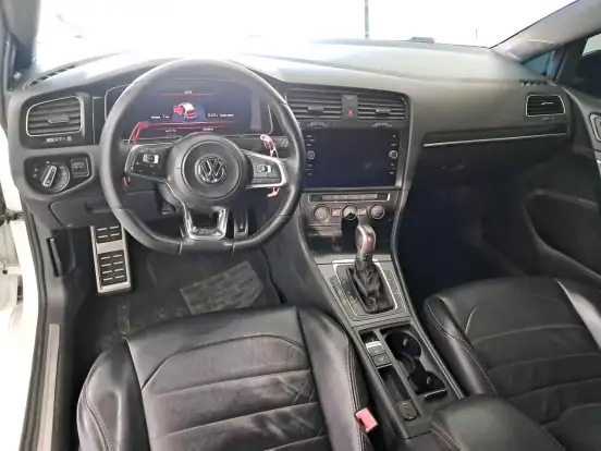 VOLKSWAGEN-GOLF-2014
