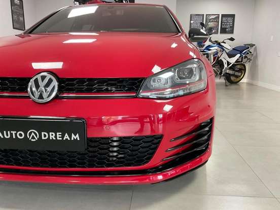 VOLKSWAGEN-GOLF-2014