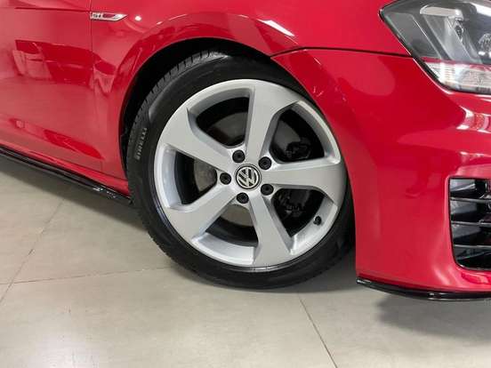 VOLKSWAGEN-GOLF-2014