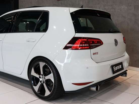 VOLKSWAGEN-GOLF-2017