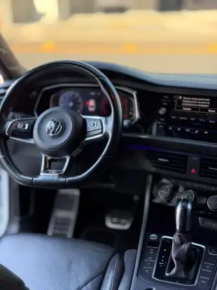 VOLKSWAGEN-JETTA-2021