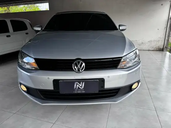 VOLKSWAGEN-JETTA-2012