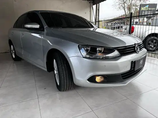 VOLKSWAGEN-JETTA-2012