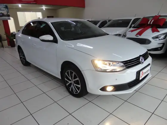 VOLKSWAGEN JETTA 2.0 COMFORTLINE FLEX 4P TIPTRONIC