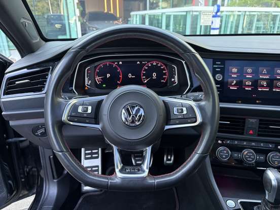 VOLKSWAGEN-JETTA-2020