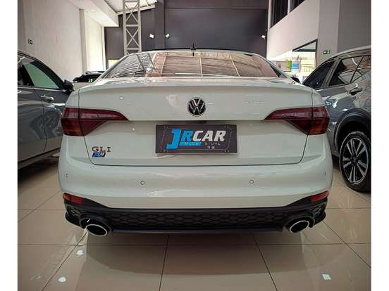 VOLKSWAGEN-JETTA-2023