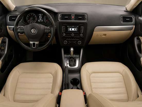 VOLKSWAGEN-JETTA-2011