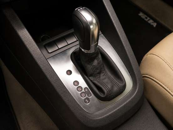 VOLKSWAGEN-JETTA-2011