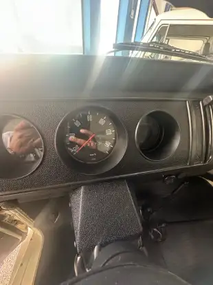 VOLKSWAGEN-KOMBI-1982