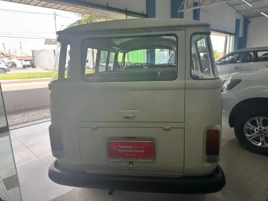 VOLKSWAGEN-KOMBI-1982