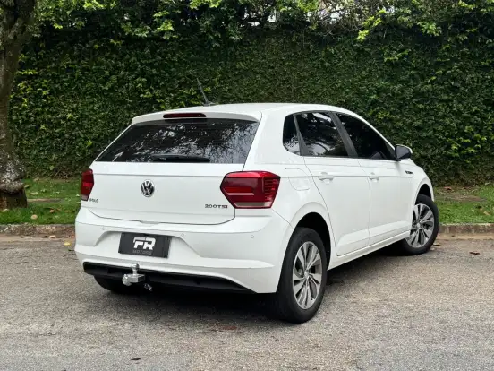VOLKSWAGEN-POLO-2017