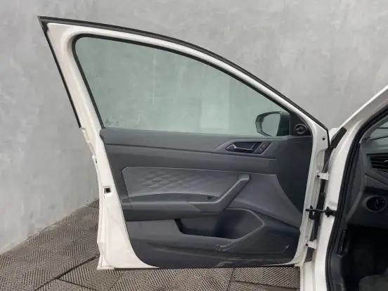 VOLKSWAGEN-POLO-2023