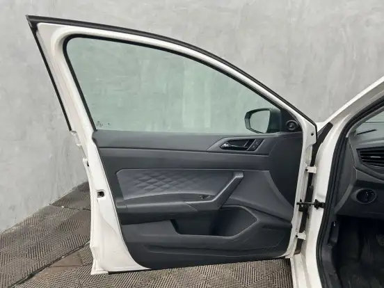 VOLKSWAGEN-POLO-2024