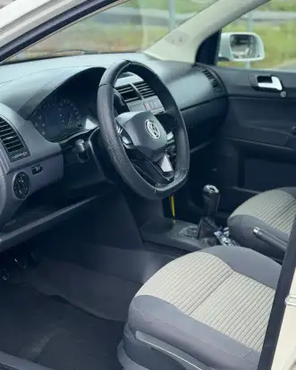 VOLKSWAGEN-POLO-2007