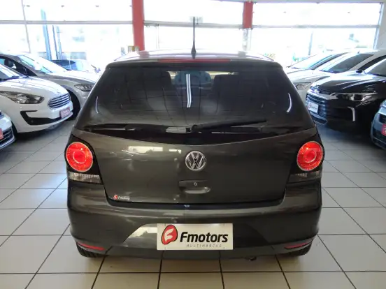 VOLKSWAGEN-POLO-2012