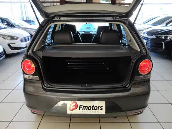 VOLKSWAGEN-POLO-2012
