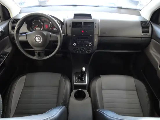VOLKSWAGEN-POLO-2012