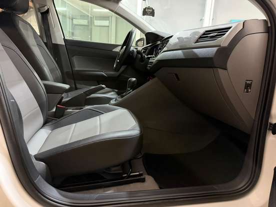 VOLKSWAGEN-POLO-2019