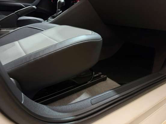 VOLKSWAGEN-POLO-2019