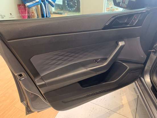 VOLKSWAGEN-POLO-1.0 MPI ROCK IN RIO MANUAL VOLKSWAGEN-POLO-2024