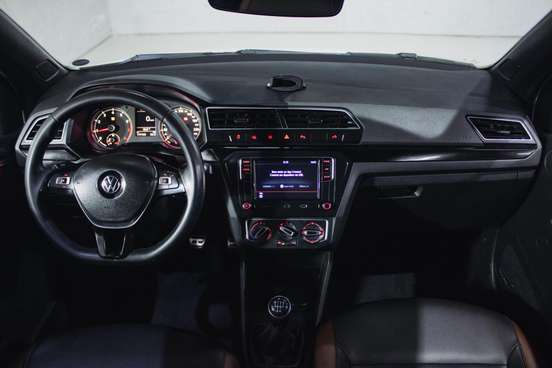 VOLKSWAGEN-SAVEIRO-2019