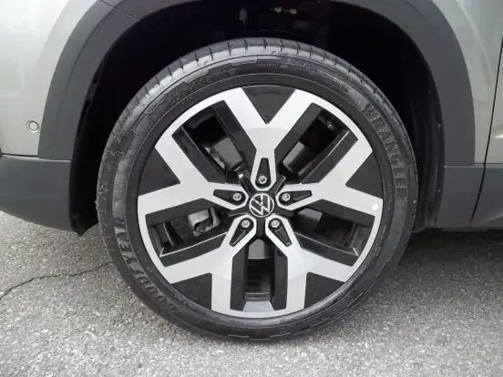 VOLKSWAGEN-TAOS-2024