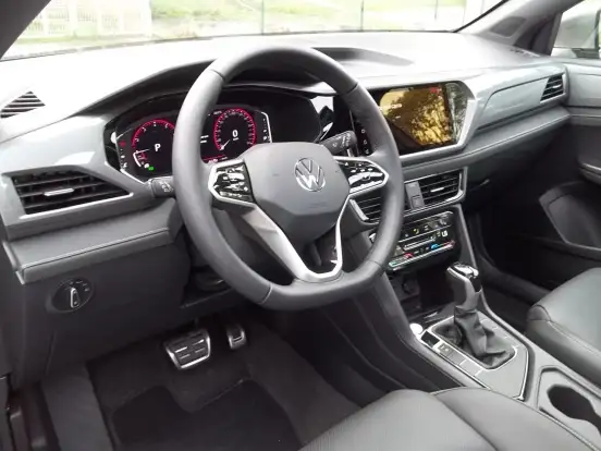 VOLKSWAGEN-TAOS-2024