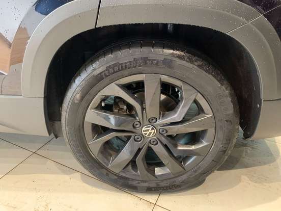 VOLKSWAGEN-TAOS-2021