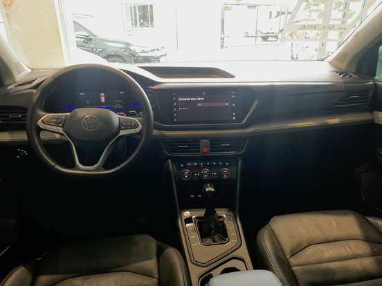 VOLKSWAGEN-TAOS-2021