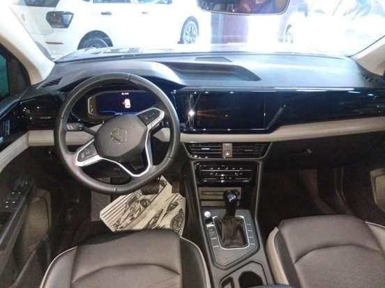 VOLKSWAGEN-TAOS-2025