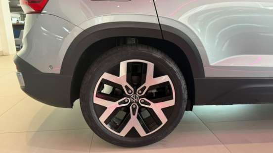VOLKSWAGEN-TAOS-2025