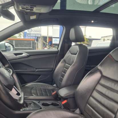 VOLKSWAGEN-TAOS-2021