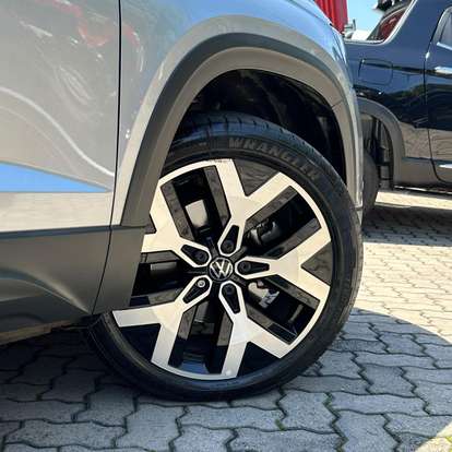 VOLKSWAGEN-TAOS-2025