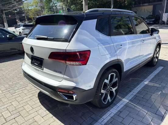 VOLKSWAGEN-TAOS-2023