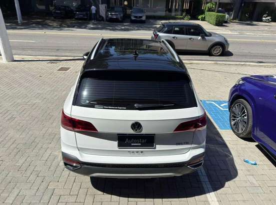 VOLKSWAGEN-TAOS-2023