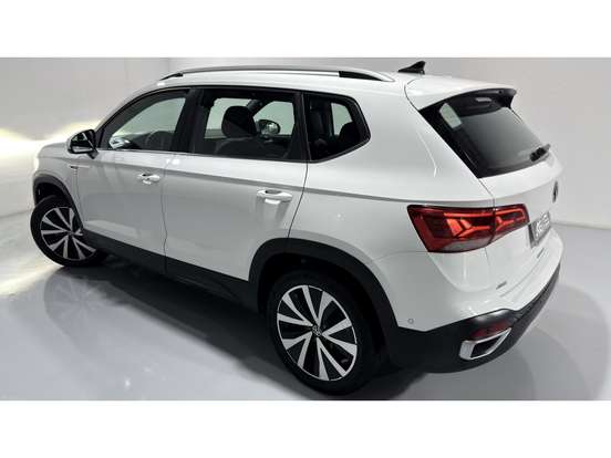 VOLKSWAGEN-TAOS-2023