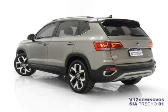 VOLKSWAGEN-TAOS-2023